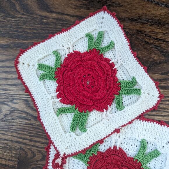 Vintage Christmas Hot Pad Square Set Approx 6" Red Rose Crochet - Picture 2 of 4